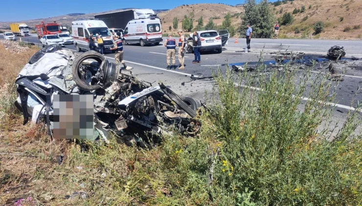 Erzincan’da Otomobil Kazası: 3 Ölü, 4 Yaralı